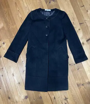 블랙 롱 코트 버튼 포함