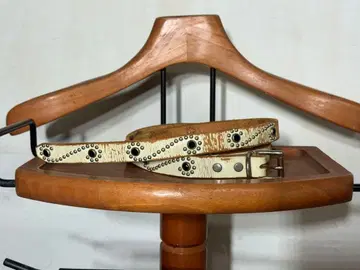 HTC 레더 내로우 스터드 벨트 스터드 벨트 화이트