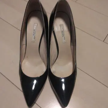 세븐투서틴 블랙 스틸레토 하이힐