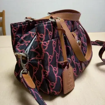 로베르타 디 카메리노 멜리 숄더백. 토트백으로도 숄더백으로도 가능합니다!