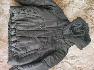 블랙 후드 부착 미니 기장 다운 자켓