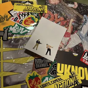 동방신기 유노윤호 솔로 앨범 I-KNOW TABLOID와 핑 배지 세트