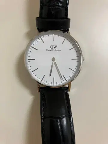 Daniel Wellington 아날로그 시계 화이트/블랙 가죽