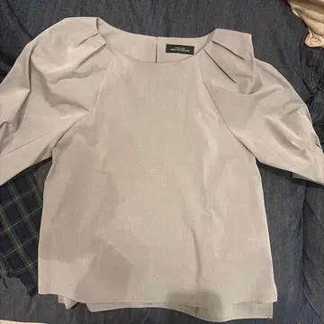 GREEN LABEL RELAXING 그레이 퍼프 슬리브 셔츠