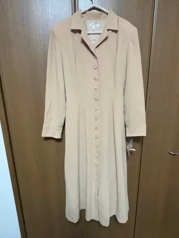 베이지 롱 원피스 여성용 미사용 긴팔 가을 상품