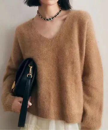 페더 니트 V넥 카멜