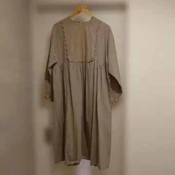 사만사 모스모스 배색 자수 원피스