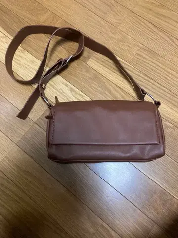 소라에카 가죽 바디백 브라운