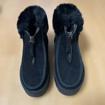 블랙 퍼 통굽 부츠