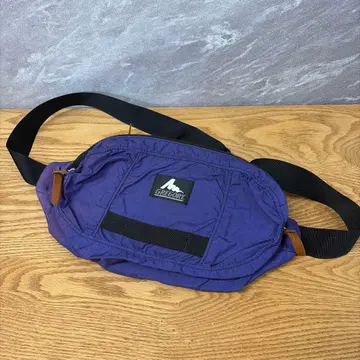 그레고리 GREGORY 바디백 보라색 (사용감 있음)