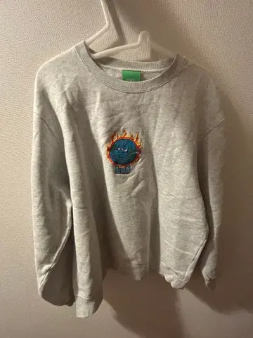 그레이 크루넥 맨투맨