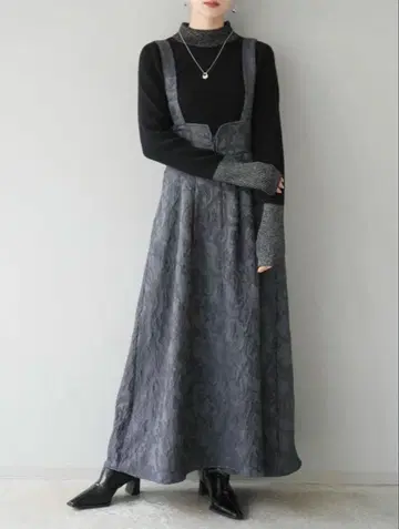 보틀넥 라메 절개 리브 니트 페이즐리 자카드 플레어 오버롤 스커트