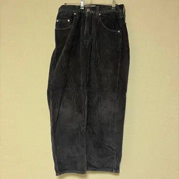 실버 탭 블랙 코듀로이 팬츠