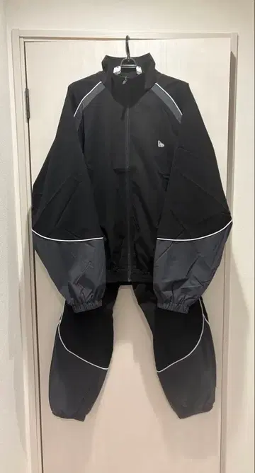 [한정판!] NEW ERA 오버사이즈 파이핑 트랙 셋업