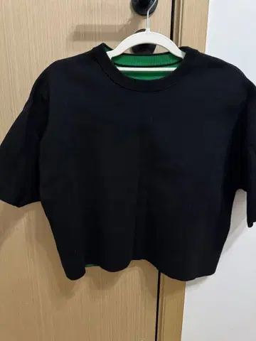 블랙 반팔 크루넥 상의