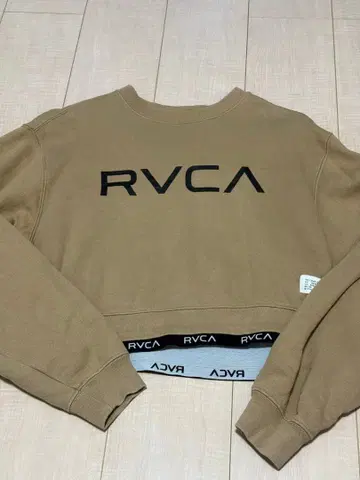 RVCA 베이지 크롭 맨투맨 XS