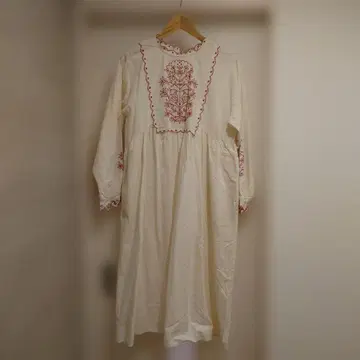 사만사 모스모스 배색 자수 원피스