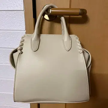 크림색 핸드백 뜨개질 디자인