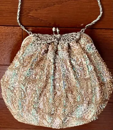 컨디션 최상 26년 럭키 아이템 키라키라 손 자수 총 비즈 파티 백