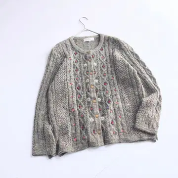 섬세한 꽃무늬 자수 빈티지 니트 가디건 그레이
