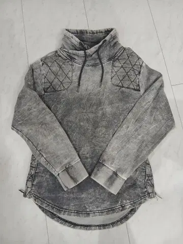 COPPER RIVET 그레이 하이넥 후드티 퀼팅 디자인