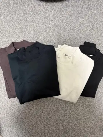 브러쉬드 모크넥 이번 시즌 모델 4장 세트 새상품급 S 사이즈