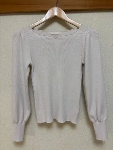 프로포션 바디 드레싱 하트 넥 니트 M