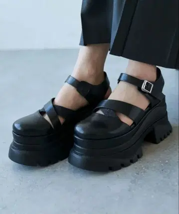 HARE 볼륨 밑창 샌들