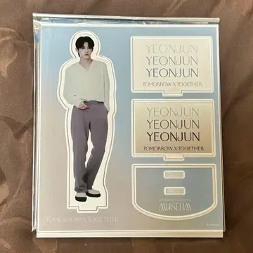 txt museum 뮤지엄 영준 아크릴 스탠드