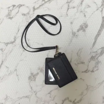 MICHAEL KORS 패스 케이스 ID 카드 홀더 넥스트랩 블랙