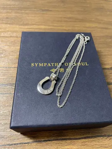 SYMPATHY OF SOUL 라지 호스슈 목걸이 실버925