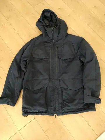 유니클로 화이트 마운티니어링 하이브리드 다운 파카 M 네이비