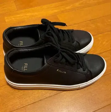 FILLIN 블랙 스니커즈