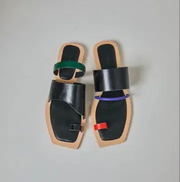 [ 새상품급 ] UN3D. ASYMME FLAT SANDAL