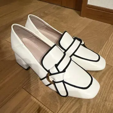 [ 미사용 새상품 ] 파이핑 대비 청키힐 펌프스 아이보리 계열