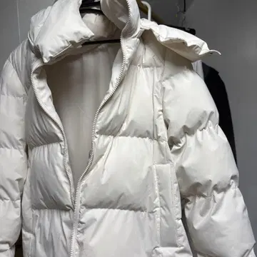 화이트 다운 자켓