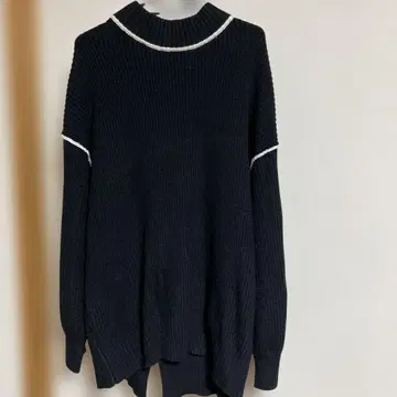 리브 편직 블랙 긴팔 화이트 라인 니트