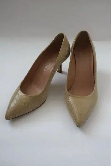 [새상품급] CORSO ROMA 9 펌프스 베이지 엠보