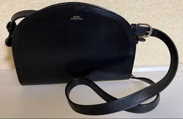 APC 아페쎄 하프문 백 블랙