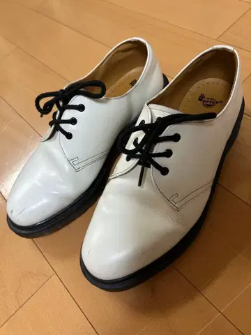 닥터마틴 화이트 가죽 레이스업 로퍼