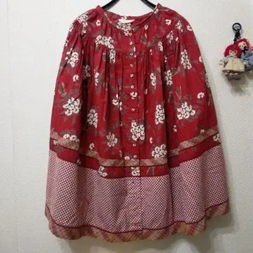 빨간색 꽃무늬 플레어 스커트