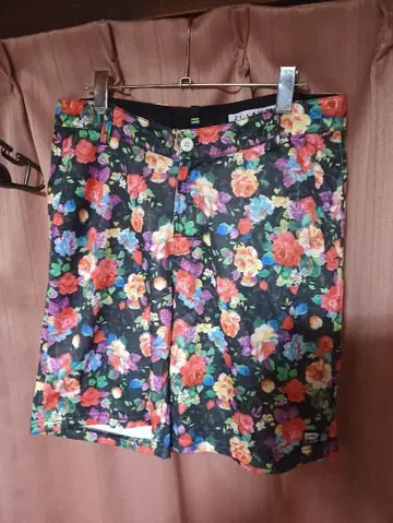 RUSTY 러스티 화려한 플로럴 패턴 숏팬츠
