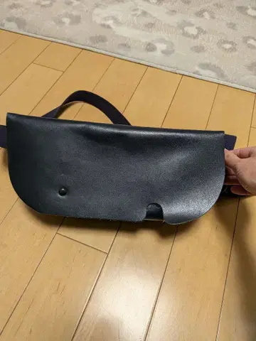 Uni&co 네이비 가죽 메신저 백 사이즈 XS