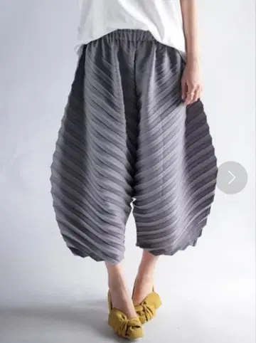 새상품급 안티카 플리츠 벌룬 사루엘 팬츠 라이트 그레이