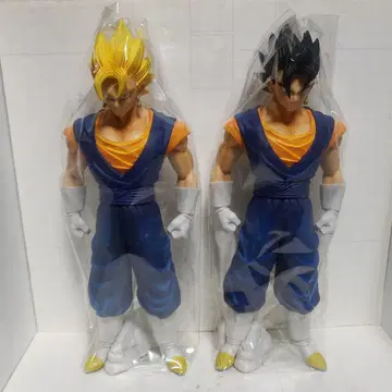 드래곤볼 베지트 피규어 세트입니다.