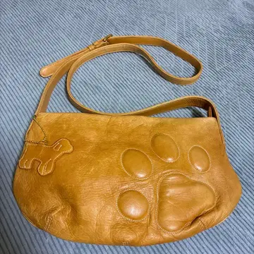 키타무라 개 모티브의 소가죽 숄더백