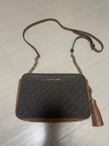MICHAEL KORS 모노그램 숄더백