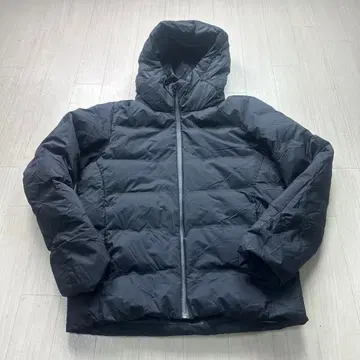 UNIQLO 네이비 후드 부착 심리스 다운 파카 사이즈 M 블랙 계열