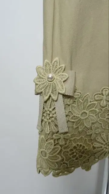 [ 새상품 ] 슈퍼뷰티 밑단 레이스 x 리본 사용 속기모 팬츠 44