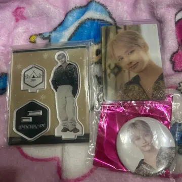 SEVENTEEN 카페 준 아크릴 스탠드 캔뱃지